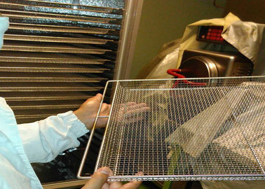 চীন খাদ্য বেকিং স্টেইনলেস স্টীল মেঝে ট্রে সবজি ডিহাইড্রেশন জন্য 10-15mm হোল আকার সরবরাহকারী